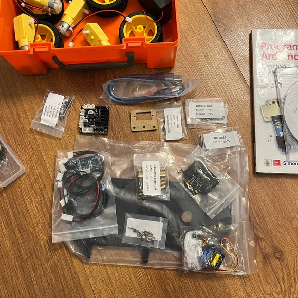 ELEGOO UNO R3 Project Smart Robot Car Kit V 3.0 + Programming Arduino book - Picture 8 of 11